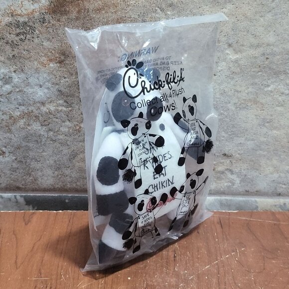 Chick Fil A Spotted Cow Plush Save Hides Eat Chikin 2002 Kids Meal Toy Sealed - Picture 5 of 8